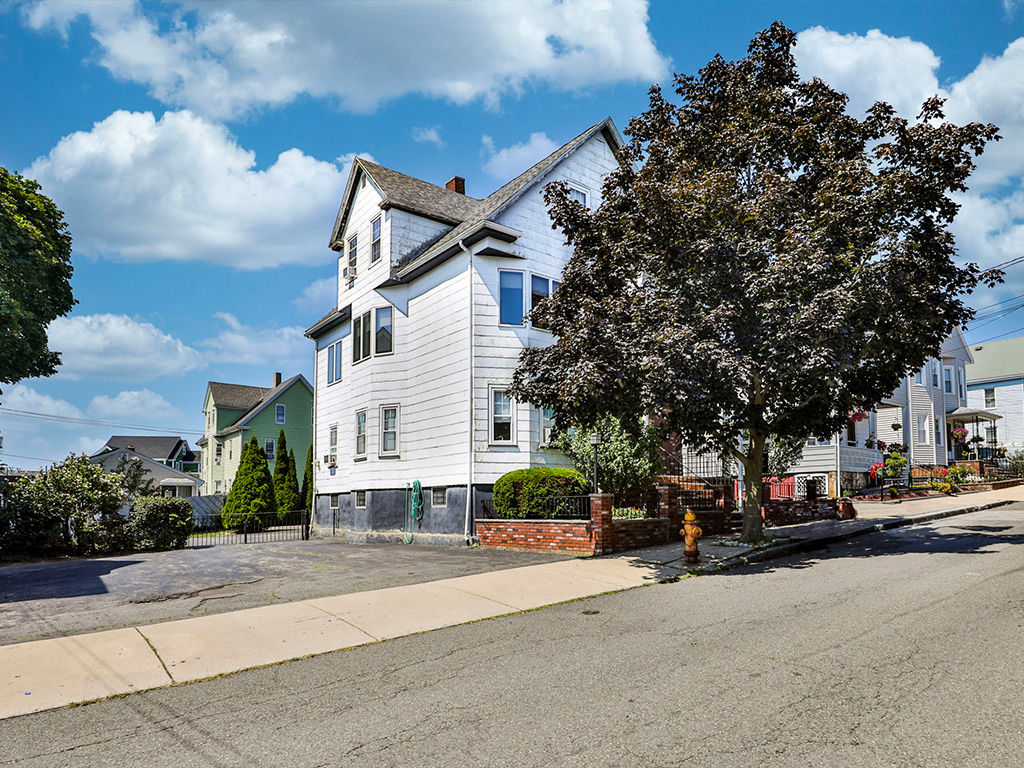 Single Family - 3 Bedrooms 20 Jackson Ave, Everett, MA 02149